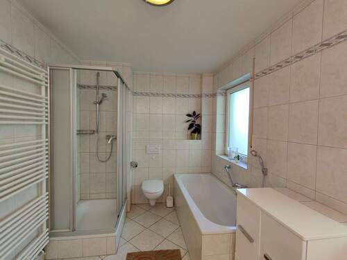 Hauptbad mit Fußbodenheizung - 