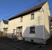 Sanierungsbedürftiges Einfamilienhaus mit Scheune im Herzen von Bölsberg