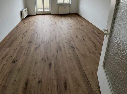 Wohnzimmer - 4 Zimmer Etagenwohnung zur Miete in Magdeburg