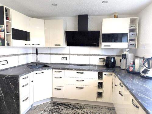 Die moderne Küche von Nobilia - 5 Zimmer Reihenendhaus in Giengen an der Brenz