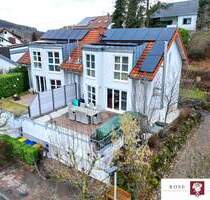 Attraktive Doppelhaushälfte mit sonniger Terrasse und Doppelgarage in Berglen (PV, Speicher&Wallbox)