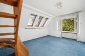 Zimmer im 1.Obergeschoss mit Zugang zum Dachgeschoss - 