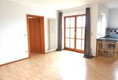 Blick zum Südbalkon und zum Schlafzimmer - 