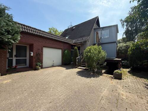 Einfamilienhaus mit Einliegerwohnungen und sehr viel Potenzial - Einfamilienhaus mit Einliegerwohnungen und sehr viel Potenzial
