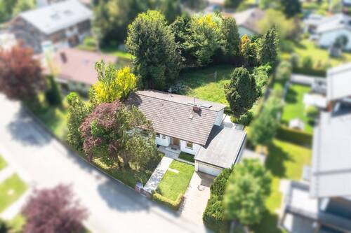 Weitläufiges Grundstück - Träume verwirklichen. Wunderschönes Grundstück mit Bestand.