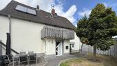 Frontansicht - Haus mit Geschichte und Perspektive - Wohnen für die ganze Familie