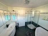 Badezimmer - OG
- 