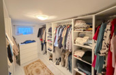 Ankleidezimmer-Keller
- 