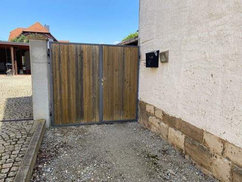 Hofeinfahrt - 4 Zimmer Doppelhaushälfte in Laucha an der Unstrut