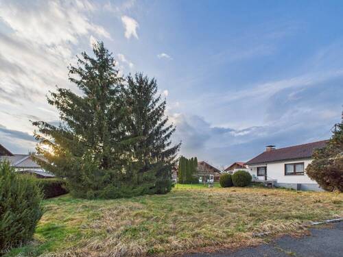 Garten Blick Einfahrt - Großes Baugrundstück in toller Lage mit Altbestand in der Nähe von Rosenheim