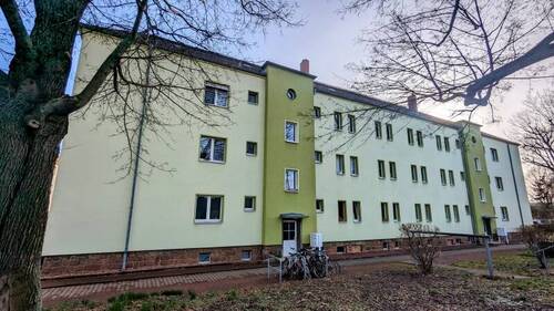 Ansicht Wohngebäude hinten - 3 Zimmer Etagenwohnung in Dresden