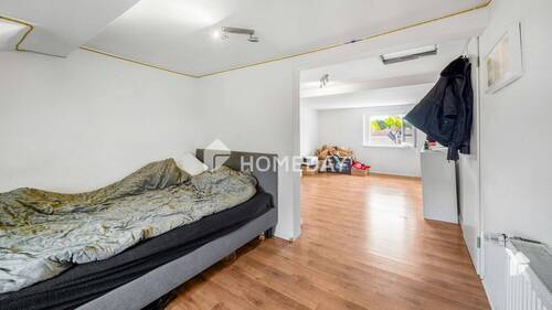 2. OG Schlafzimmer 1 2 - 