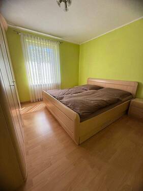 Schlafzimmer - Gepflegte 3-Zimmer-Wohnung nahe Westpark - Terrasse, Garten & Garage inklusive