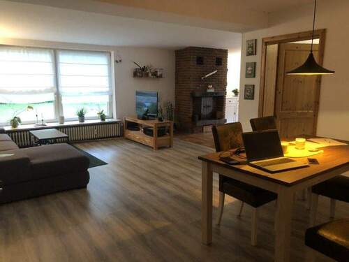 Wohn- und Kaminzimmer - 5 Zimmer Doppelhaushälfte zur Miete in Preetz