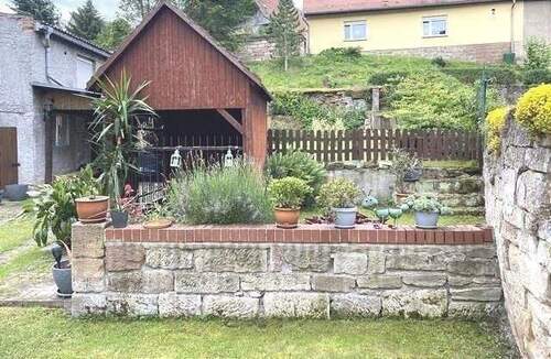Hof und Carport - 