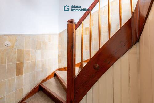 Treppenhaus - Mehrfamilienhaus, Wohnhaus mit 170,00 m&sup2; in Stuttgart zum Kaufen