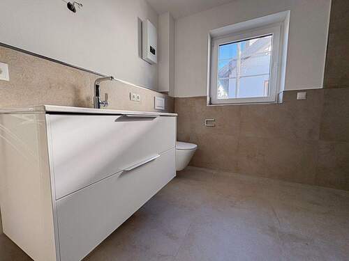 Impression Tageslichtduschbad - Etagenwohnung mit 100,00 m&sup2; in Bad Neuenahr-Ahrweiler zur Miete