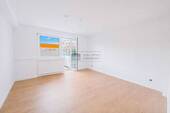 Ruhiges Schlafzimmer - 2 Zimmer Etagenwohnung zum Kaufen in Köln