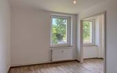 Wohnzimmer mit Kochnische - 