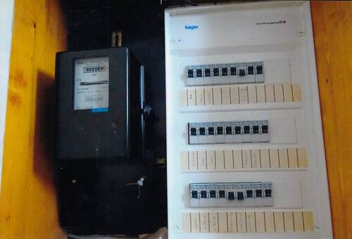Stromzählerschrank im Treppenhaus - 