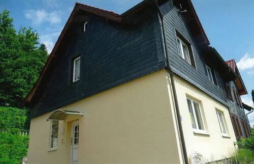 Haus von der Seite gesehen - Mehrfamilienhaus, Wohnhaus mit 110,00 m² in Suhl zum Kaufen