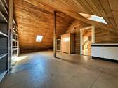 DG Raum rechts der Treppe - 