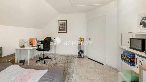 1. OG Schlafzimmer 2 - 