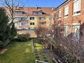 Blick vom Balkon in den Garten - 3 Zimmer Etagenwohnung zum Kaufen in Stuttgart