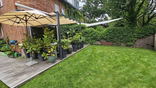 Terasse und Südgarten - 4 Zimmer Doppelhaushälfte in Hamburg