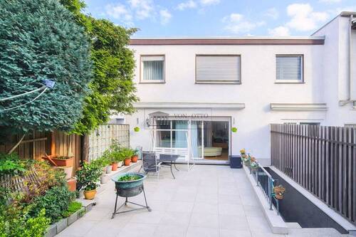 Haus Hinteransicht - Ruhig wohnen. Zentral leben. Ankommen.