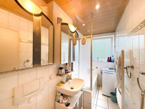 Tageslichtbad mit Wanne - 