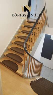 Treppenhaus - 5 Zimmer Doppelhaushälfte zum Kaufen in Markgröningen