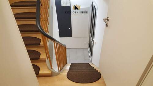 Treppenhaus - 5 Zimmer Doppelhaushälfte in Markgröningen