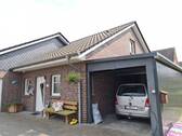 Vorderansicht mit Eingangsbereich - 2 Zimmer Mehrfamilienhaus, Wohnhaus zum Kaufen in Ovelgönne