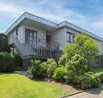 Top-Lage Sieker-Schweiz: Bungalow mit Einliegerwohnung, Doppelgarage und schönem Gartengrundstück - Bielefeld