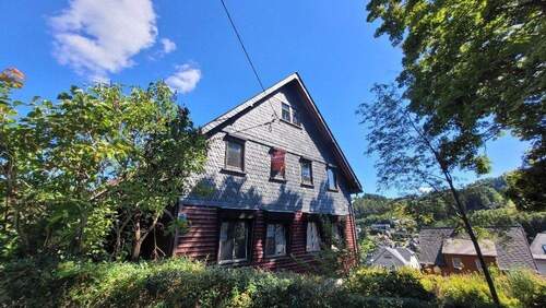 Außenansicht - Modernes Familienhaus mit großem Garten