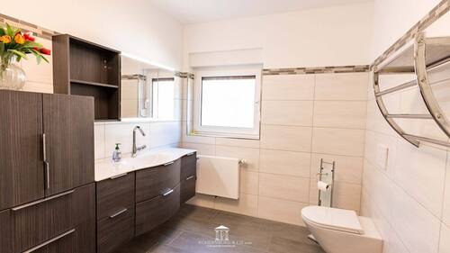 Modernes Duschbad im EG - 