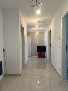 Flur+Zugang Wohn+Essen - 