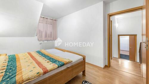 1. OG Schlafzimmer 2 - 