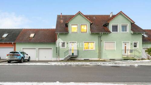 Außenansicht 1 - Attraktive Doppelhaushälfte in Teublitz: Sauna, Einbauküche, große Terrasse & Doppelgarage