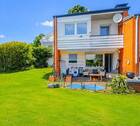 Blick Haus Hinteransicht - Ankommen und Wohlfühlen: Gepflegtes Reiheneckhaus mit Kamin und Terrasse