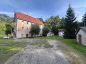 Blick auf das Hauptgebäude - Mehrfamilienhaus, Wohnhaus mit 250,00 m² in Demitz-Thumitz zum Kaufen