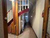 1. OG Flur mit Treppe ins 2. OG - 