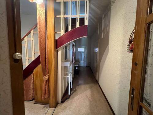 1. OG Flur mit Treppe ins 2. OG - 