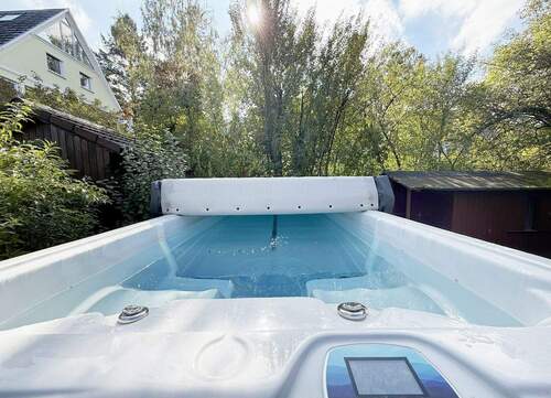 Jacuzzi - 