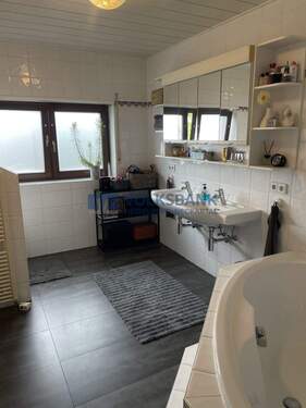 Wohnung 2 - Tageslichtbad OG - 