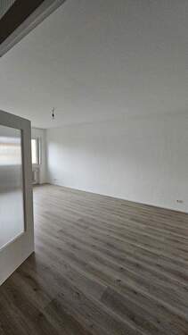 Wohnzimmer2 - Etagenwohnung mit 67,00 m&sup2; in Steinbach (Taunus) zur Miete