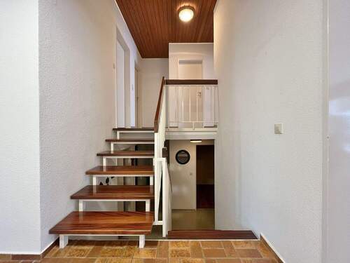 Treppe in die obere Ebene - 