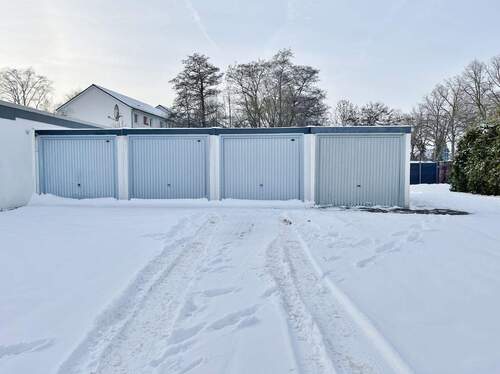 Garage mit vorgelagertem Stellplatz - 