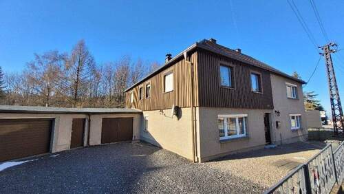 Außenansicht - 7 Zimmer Einfamilienhaus zum Kaufen in Auerbach